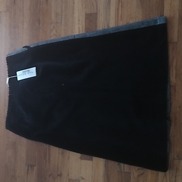 Skirt - Picture 3 of 4